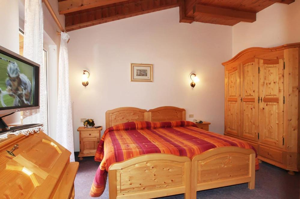 Hotel Garni Villanova Molveno Zimmer foto